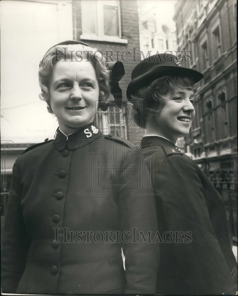 Press Photo Old and new style un iforms for the Salvation AArmy - KSB52659 - Historic Images