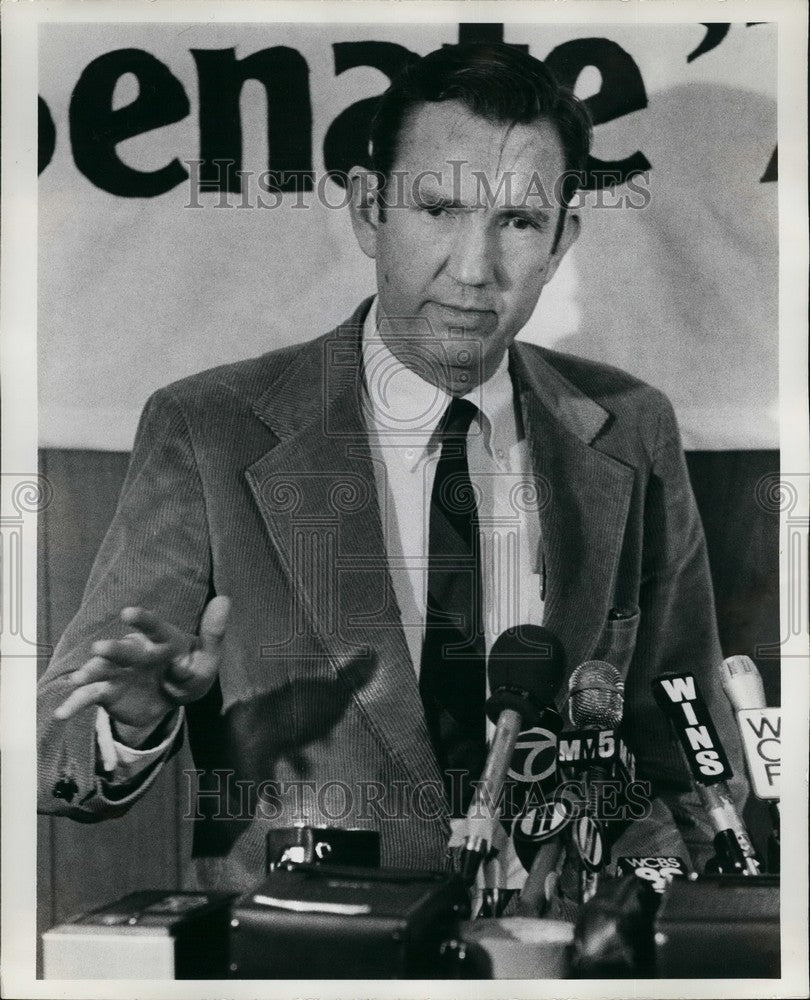 1976 Press Photo Former U.S Attorney General Ramsey Clark Announces Senate Run - Historic Images