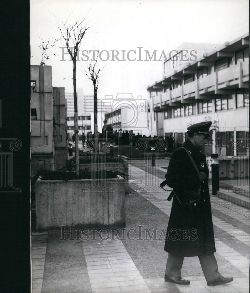 1972, armed cop at unveiling of Israeli memorial at Connollystrasse - Historic Images