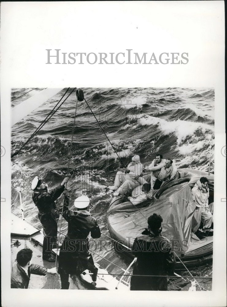 Press Photo rough seas foil "survival test" in Atlantic by Brits - Historic Images
