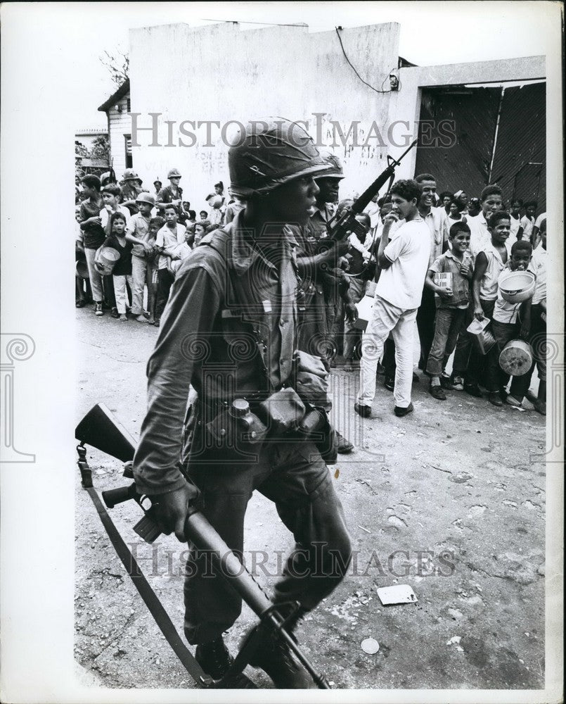 1965 Press Photo US troops in Santa Domingo,Dominican Republic - KSB52989-Historic Images