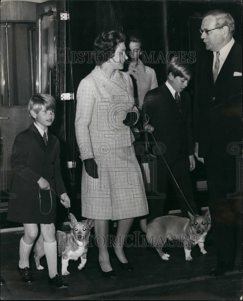 1971 The Queen And The Royal Children - Historic Images