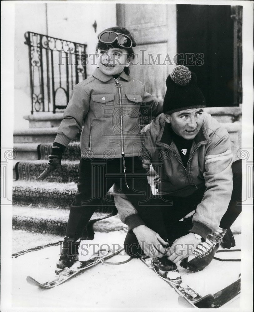 1968 Press Photo Princess Farahnaz of Persia and ski instructor - KSB53093 - Historic Images