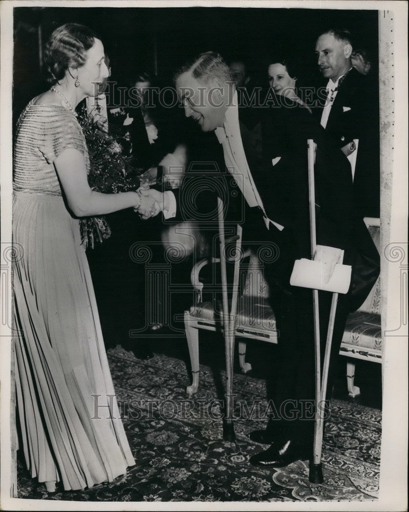 1953 Queen Louise of Sweden & Canadian Minister  - Historic Images