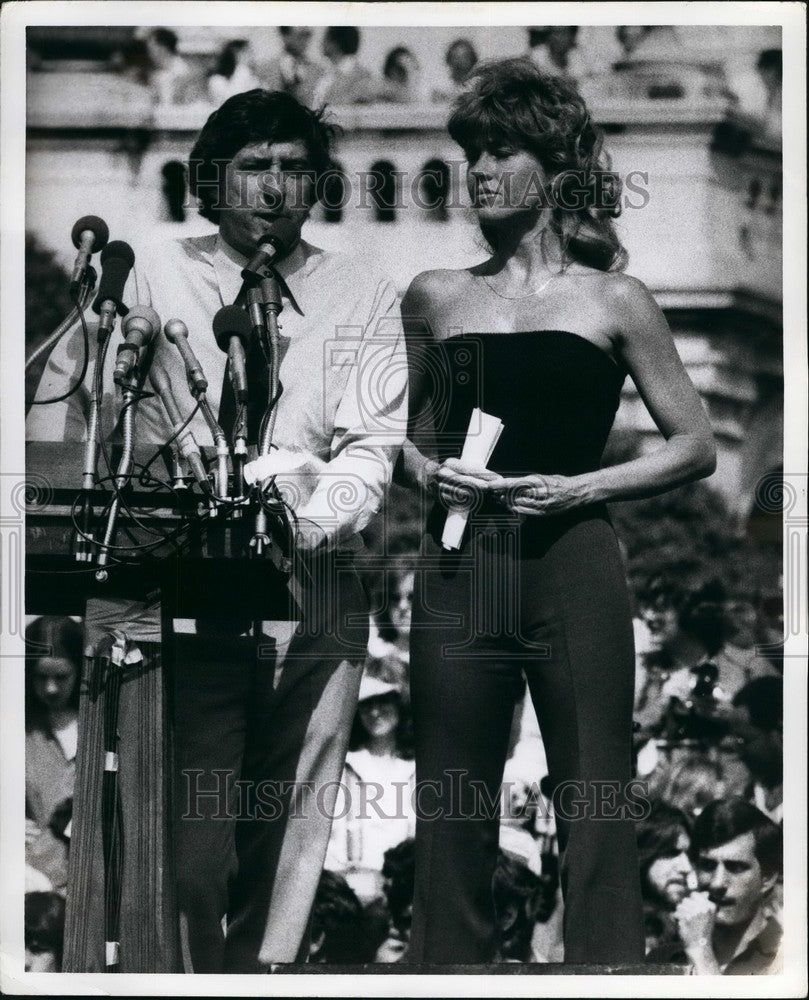 1979 Press Photo Tom Hayden - Jane Fonda at Anti-Nuke Demonstration - KSB53143-Historic Images
