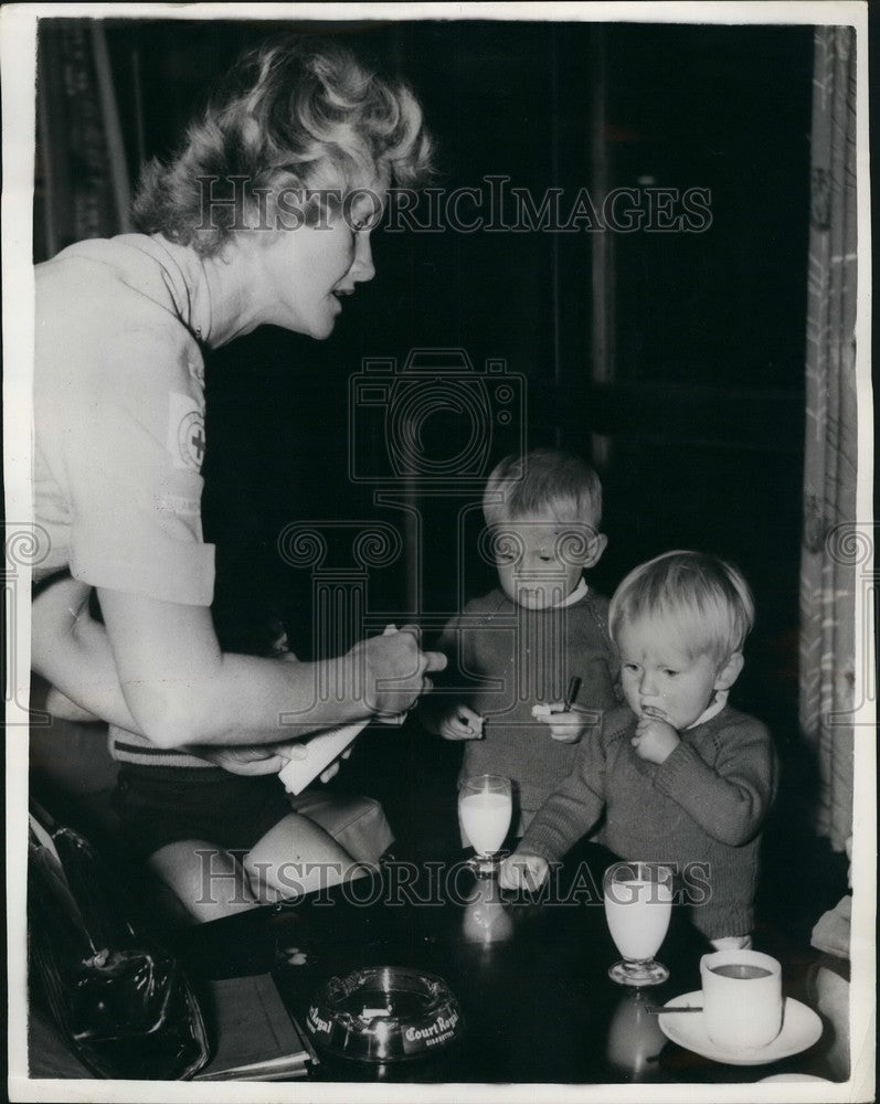 1960 Press Photo Refugee children Belgian Congo arrive in nairobi - Historic Images