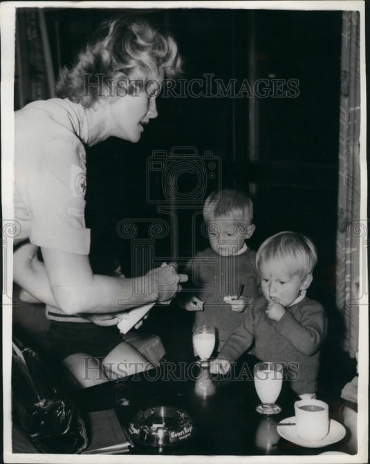 1960 Press Photo Refugee children Belgian Congo arrive in nairobi - Historic Images