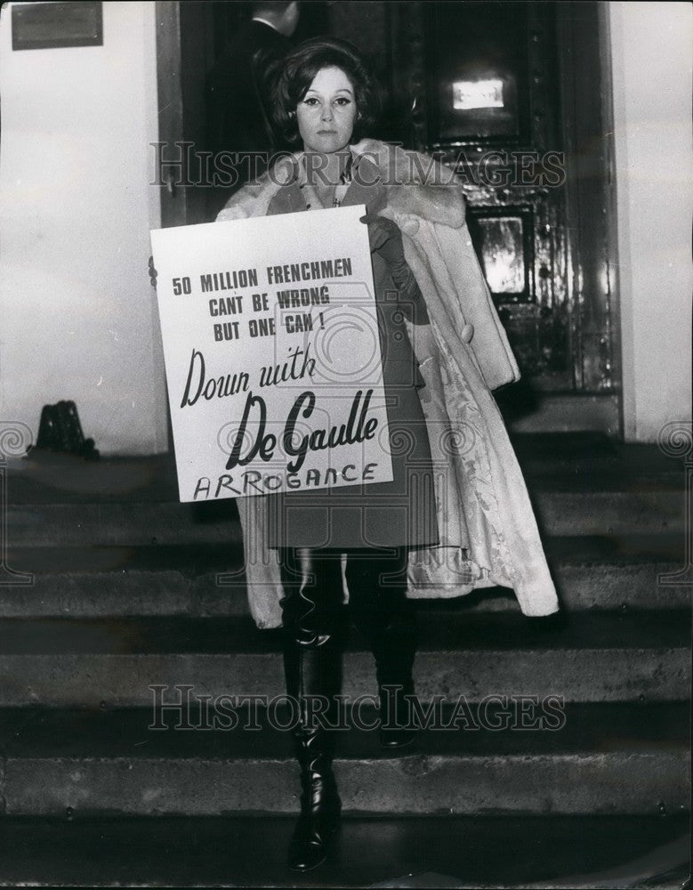 1967 Press Photo French-born American girl actress Claudine Albuquerque banner - Historic Images