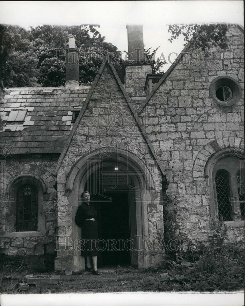 Press Photo Magna Carta Island &amp; Miss Alberto Bigelow - KSB53353 - Historic Images