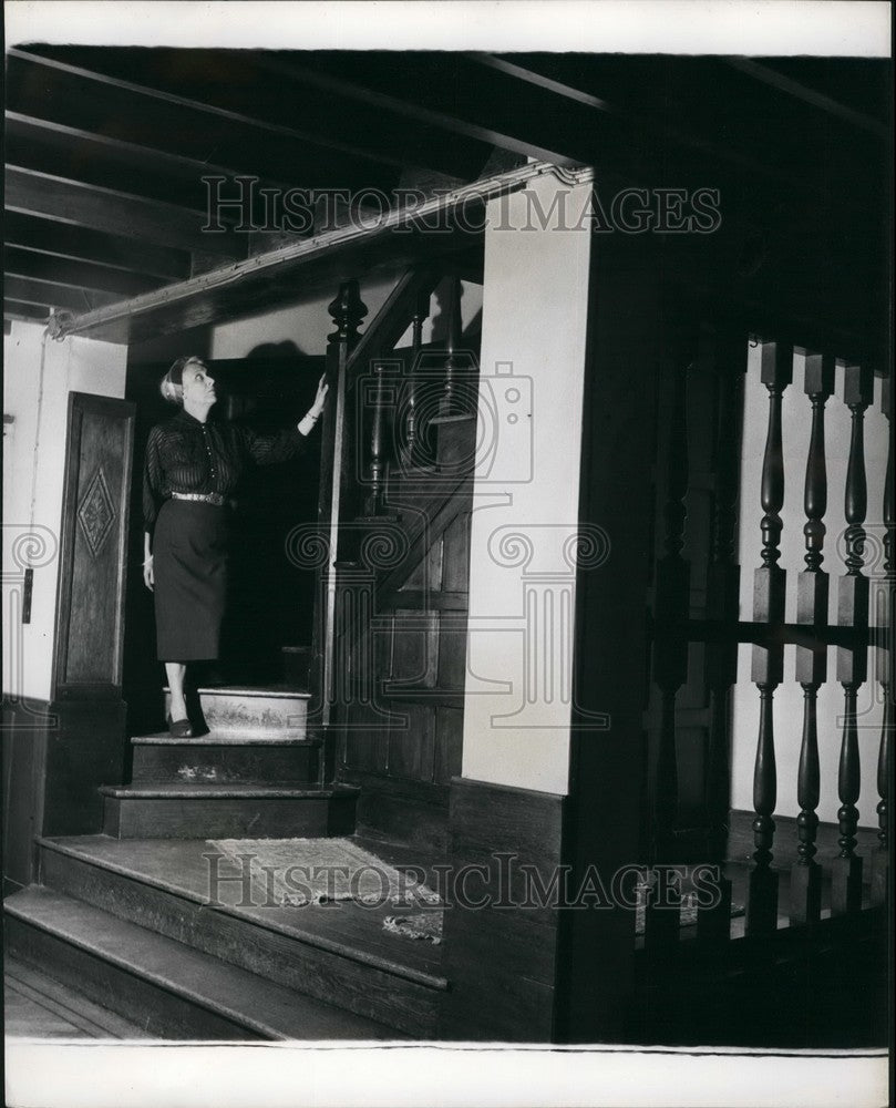 Press Photo Inside The House On Magna Carta Island - KSB53355-Historic Images