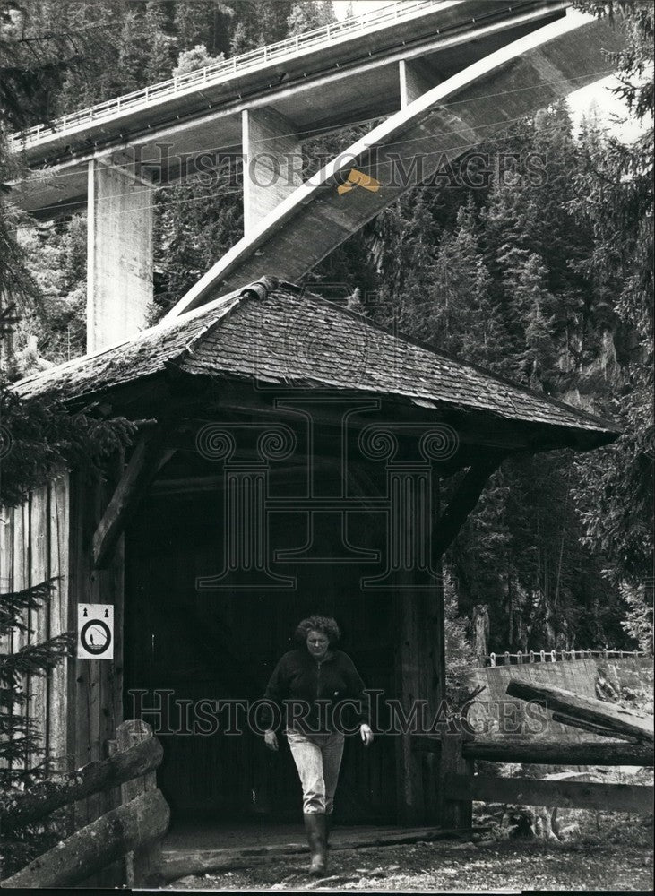 1990, Past and Present bridges in Switzerland - KSB53377 - Historic Images