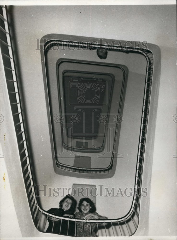 Press Photo Munich Rechts Der Isar Hospital modern staircase wells - KSB53499 - Historic Images