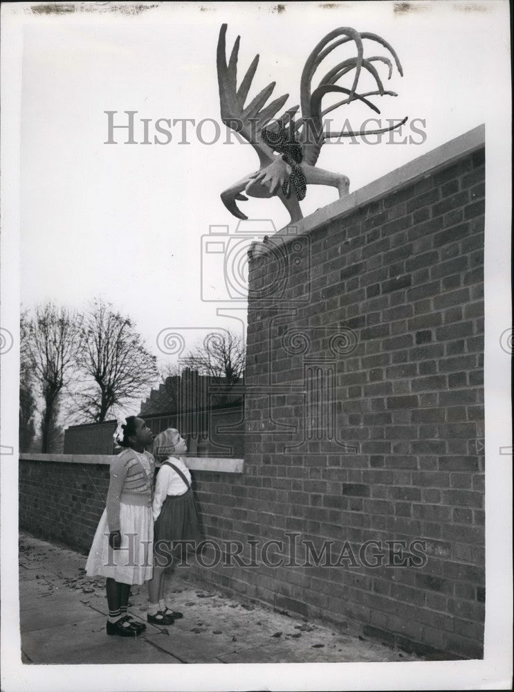 1957 Ashmount Primary School &  cockerel decoration - Historic Images