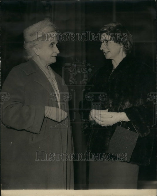 1959 Press Photo Miss Margaret Hickey ,US Natl Red Cross & Dr. S. Jacob, - Historic Images