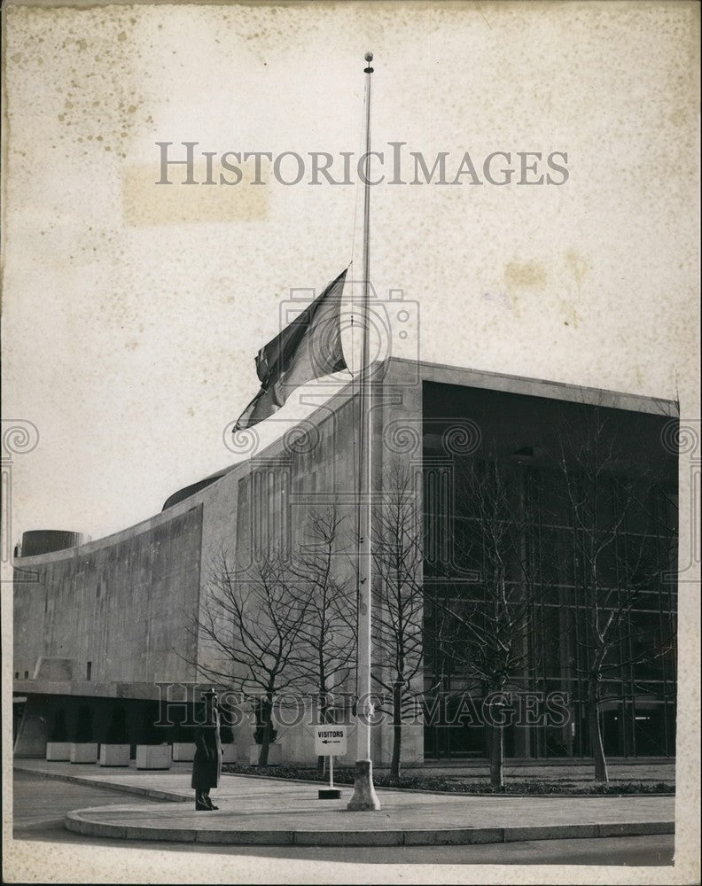 1953 United Nations Flag At Half Mast ,death of Marshal Stalin - Historic Images