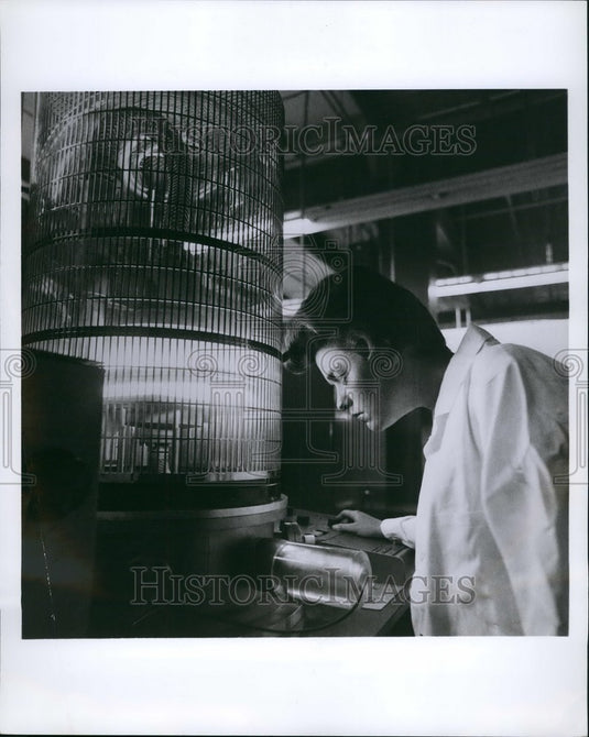 Press Photo Space Research tool now used to make Razor blades - Historic Images