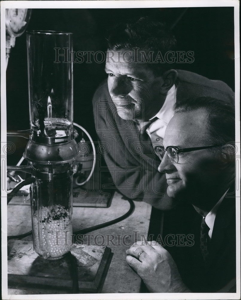 1968 Press Photo Drs. Charles P. Fenimore ( left ) and Frederick J. Martin - Historic Images