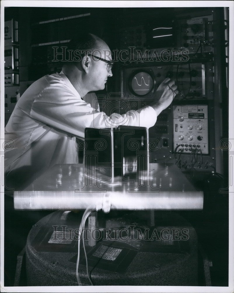1968 Press Photo , Max W. Schulz,acoustics engineer at G.E.Research - Historic Images
