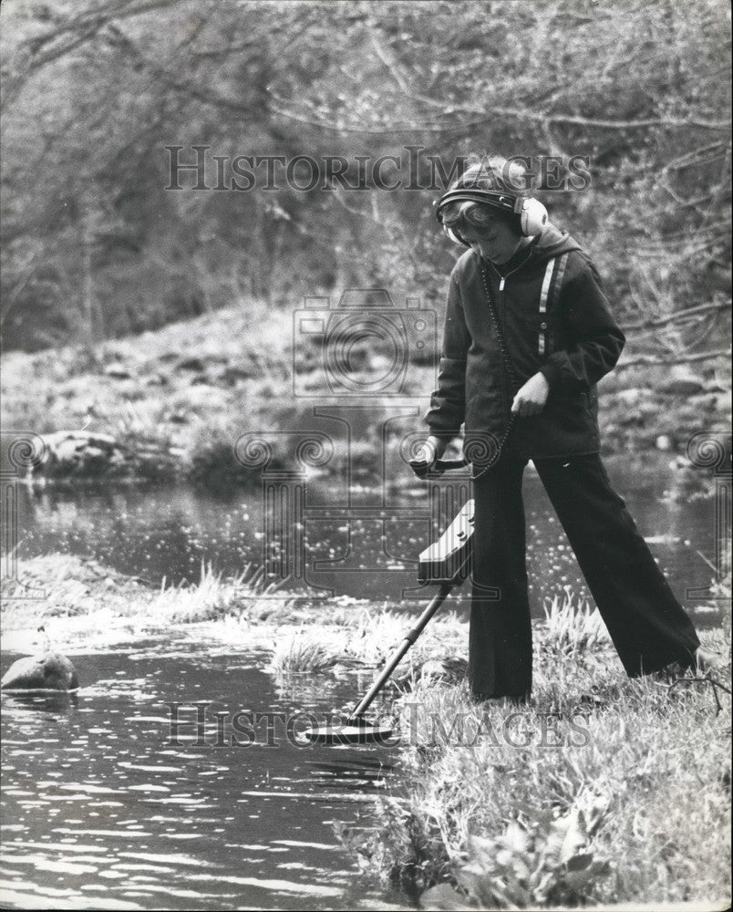 Press Photo A boy using a metal detector - Historic Images