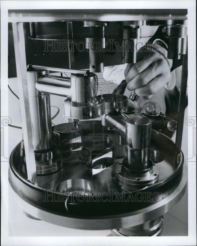 Press Photo BFGoodrich Technician Wors With Freeze Fracture Unit - Historic Images