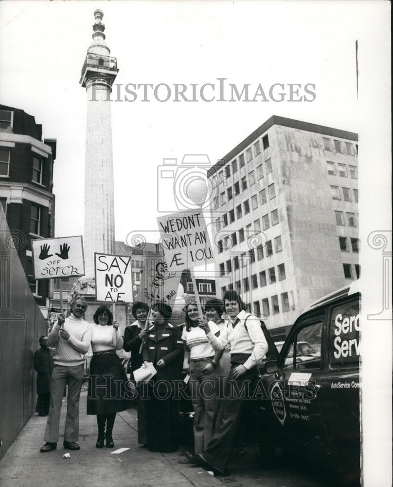 1977 Serck Employee Protesters With Placards - Historic Images