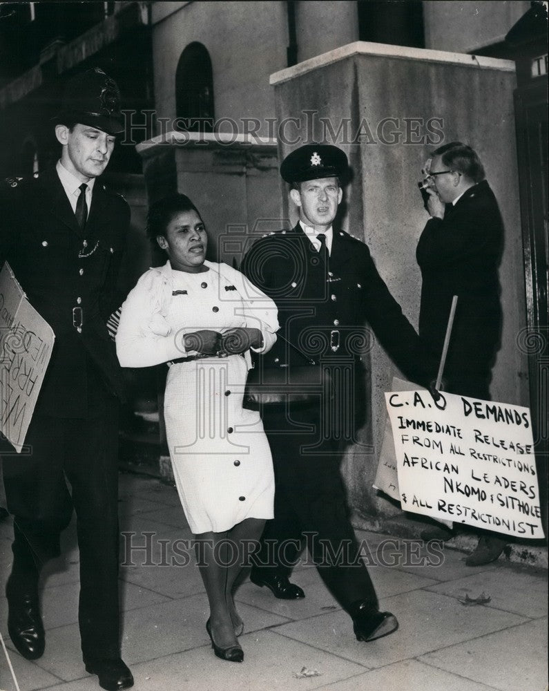 1964 Demonstration as Southern Rhodesia Premier Visits Sir Alec - Historic Images