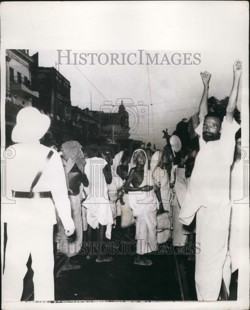 1958 Press Photo Indian food marchers starving peasants Calcutta police - Historic Images