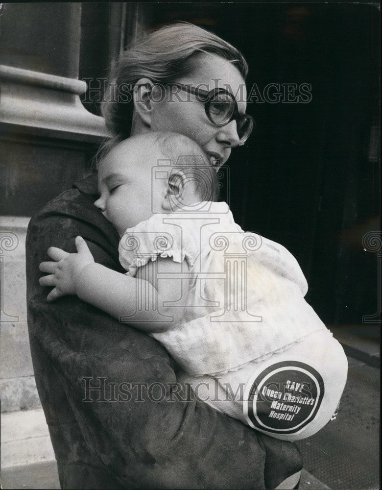 1971, Young Baby At The House Of Commons To Save Maternity Hospital - Historic Images