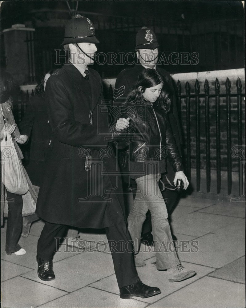 1971 Press Photo A Young Girl Demonstrator Is Escorted Away By Police - Historic Images