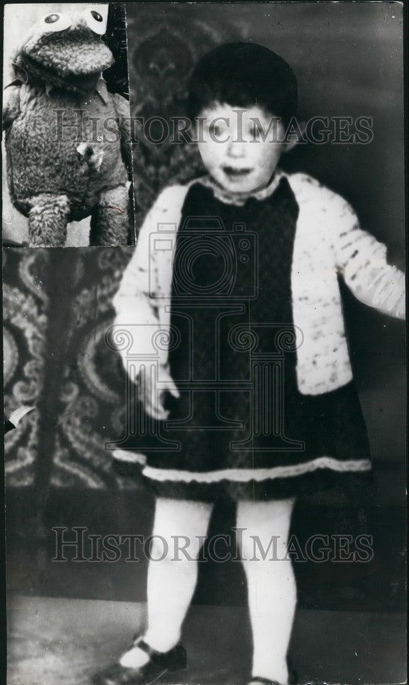 1977 Cristal Hearst three year old shot at two IRA gunman mother - Historic Images