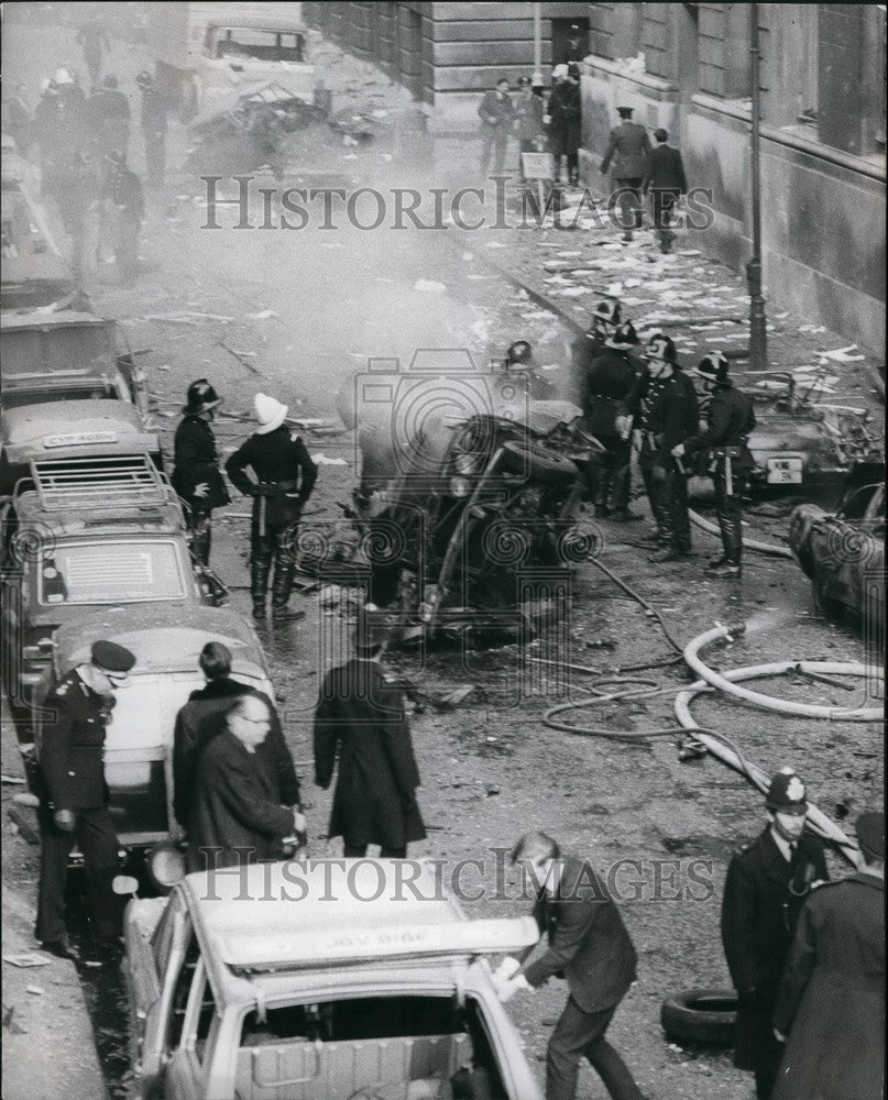 scene Whitehall firemen car exploded severe damage  - Historic Images