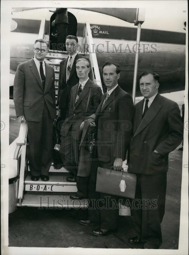 1959 British scientists discuss space techniques Boyd Gait Robins - Historic Images