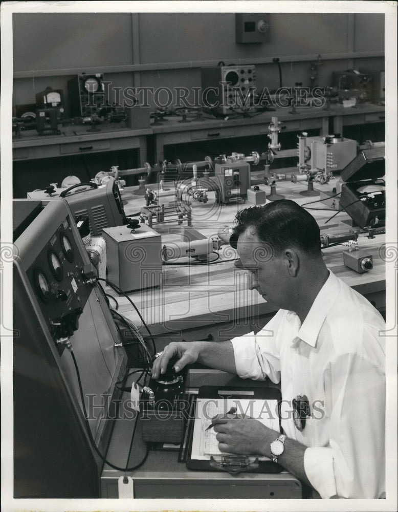 1959 Radar Specialist at the Western Primary Standards Laboratory - Historic Images