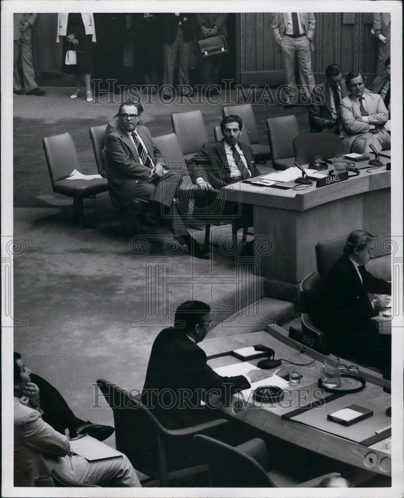 1981, Israeli Permanent Representative Yahuda Looks On At Council - Historic Images