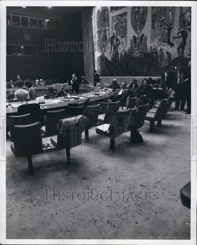 1980 United Nations Security Council Is Cleaned Of Palestinian Paint - Historic Images