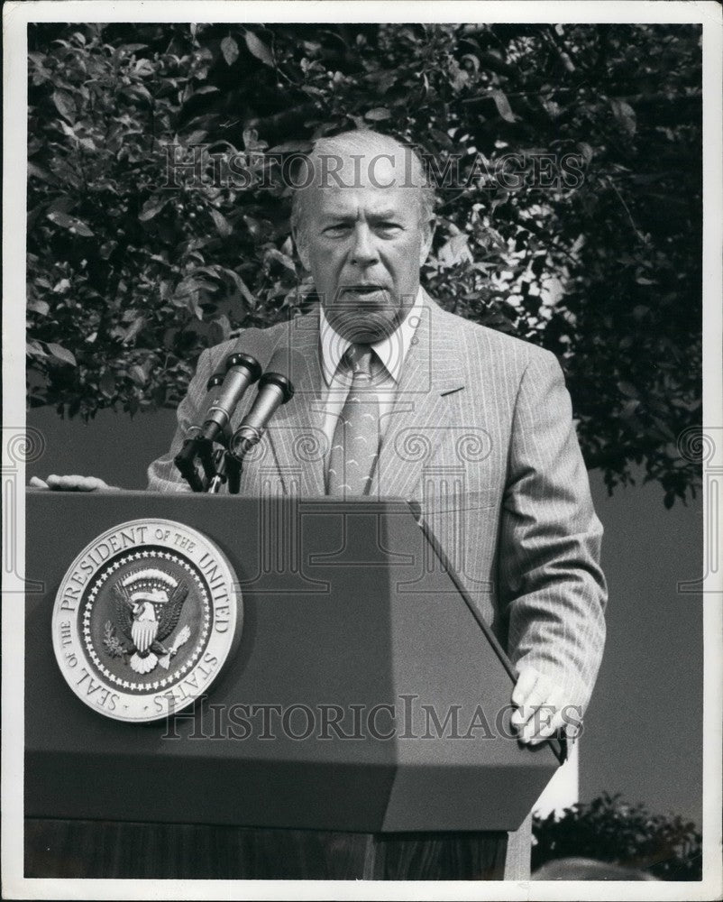 1982 Secretary State George Schultz oath office White House garden - Historic Images