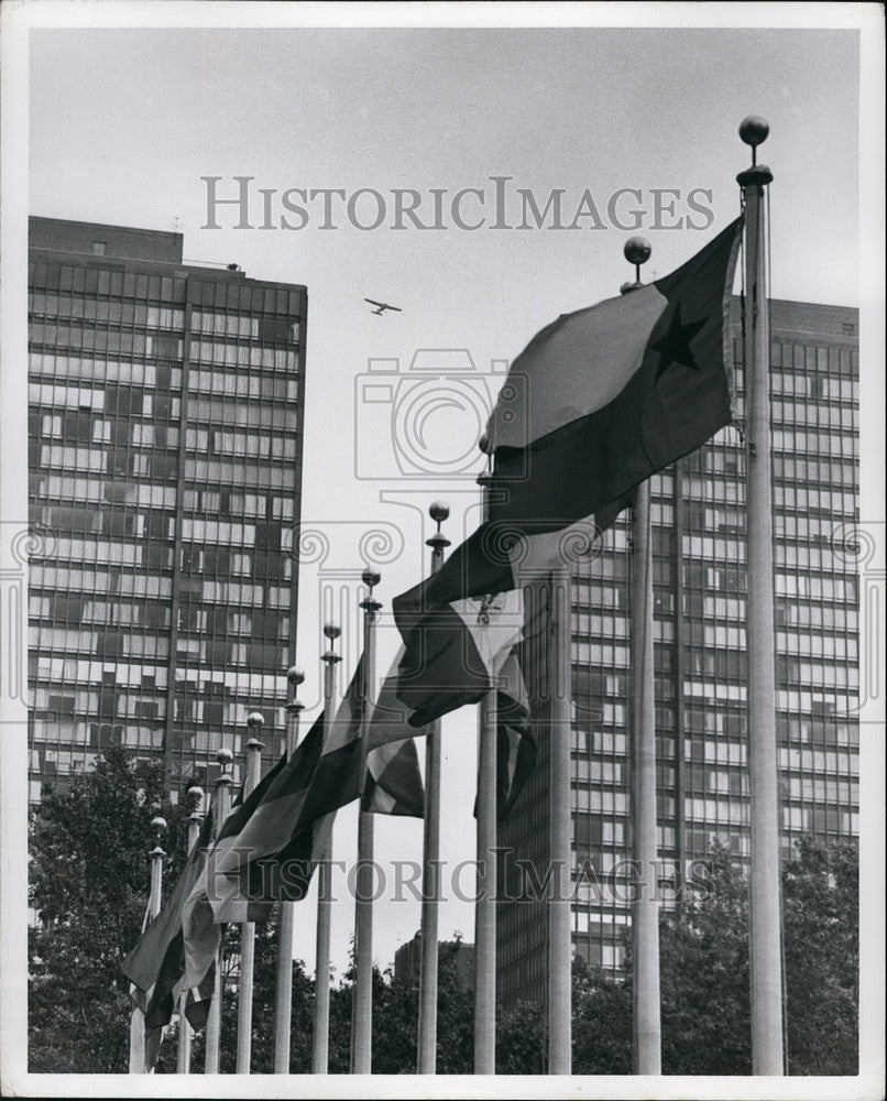 1979 Evacuation Of United Nations Buildings Due To Suspicious Plane - Historic Images