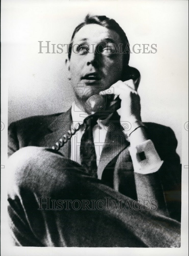 1963 Press Photo Robin Drury former business manager phone Special branch men - Historic Images