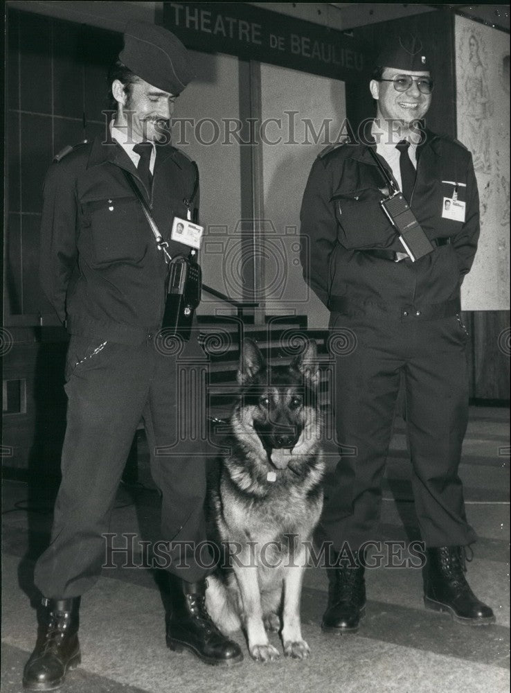 1989, The Police Of The City Of Lausanne And Their Police Dog - Historic Images