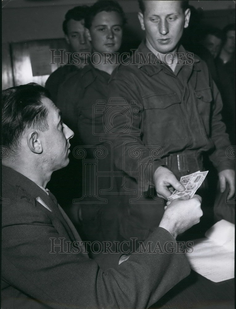 Press Photo Germany&#39;s First Post War Draftees Receive Their Pay - KSB54673-Historic Images