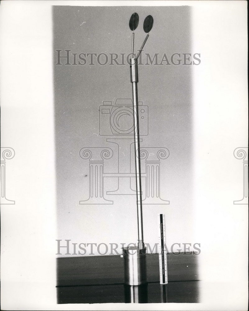 Press Photo Apparatus prepared in the Electron Physics Department of BirlinghumP - Historic Images