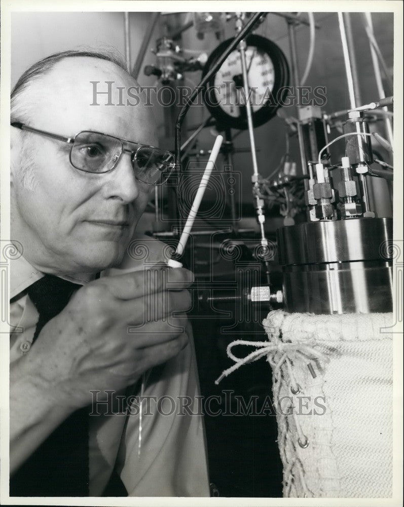 1979 World&#39;s First  Sensor for Measuring the Relative Acidity - Historic Images