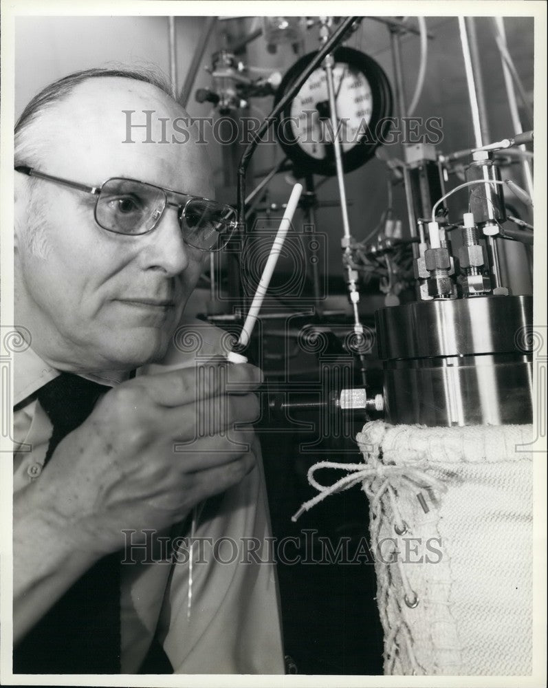 1979 World's First  Sensor for Measuring the Relative Acidity - Historic Images