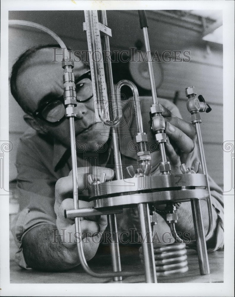 Press Photo Pinpointing Permeability made by BFGoodrich Company&#39;s Chemical Group - Historic Images