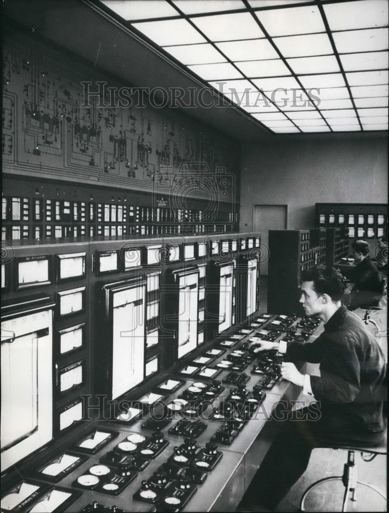 1957 Chemische Werke Huls,automatic production unit of chemicals - Historic Images