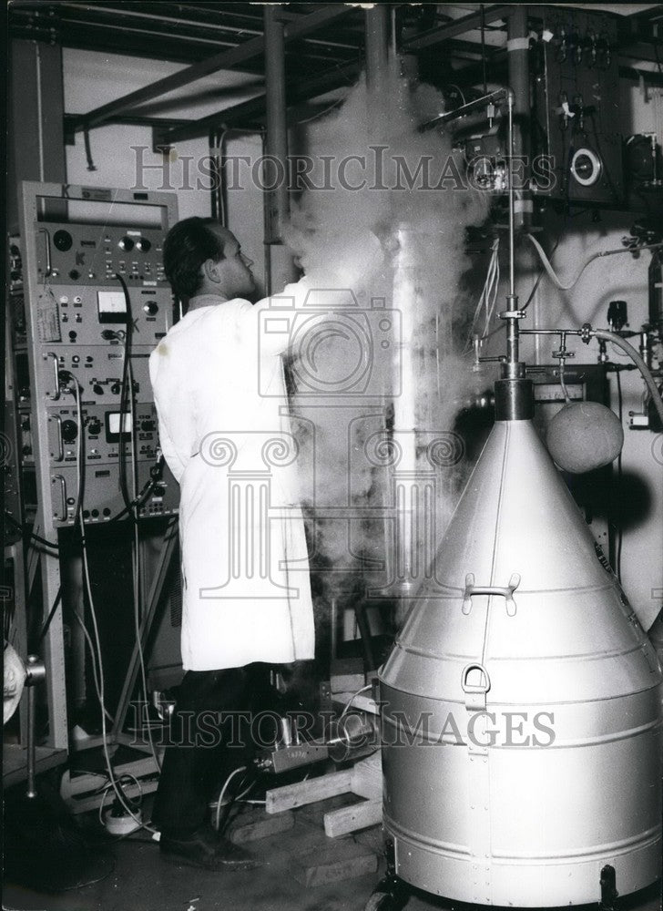 1968 Press Photo Nearly Reach the Absolute Freezing-point - KSB55011 - Historic Images