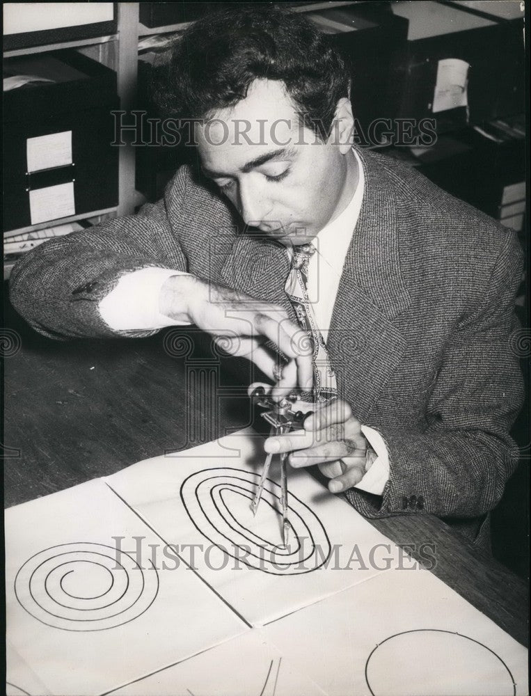 1953 Hadji Molla Hadji Kasem,invented a new pair of compasses - Historic Images