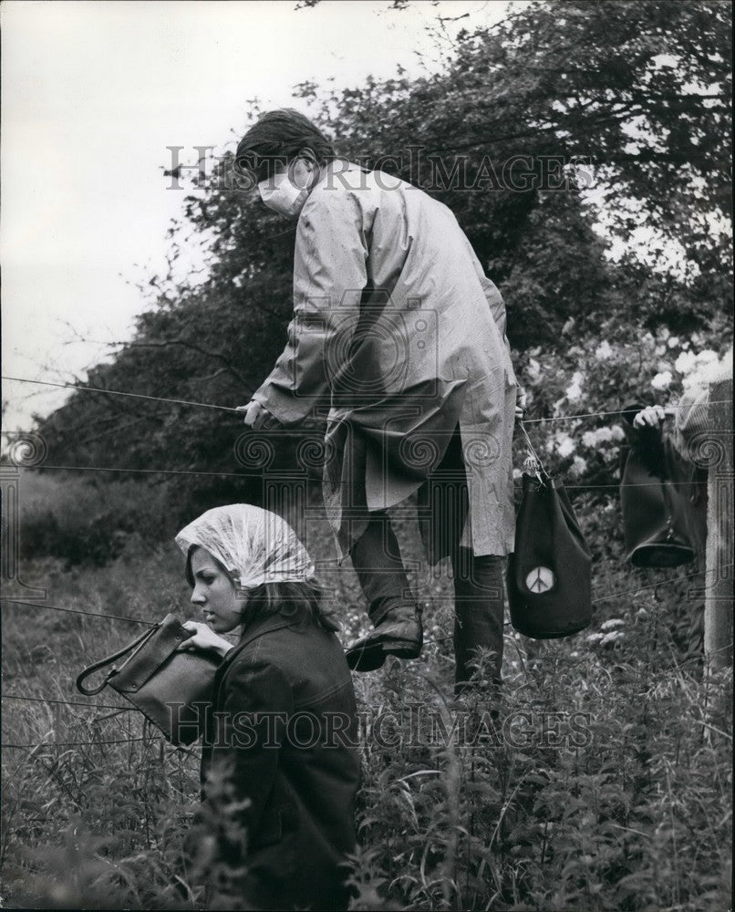 1963 Demonstrators Arrested at  Secret Germ Center - Historic Images