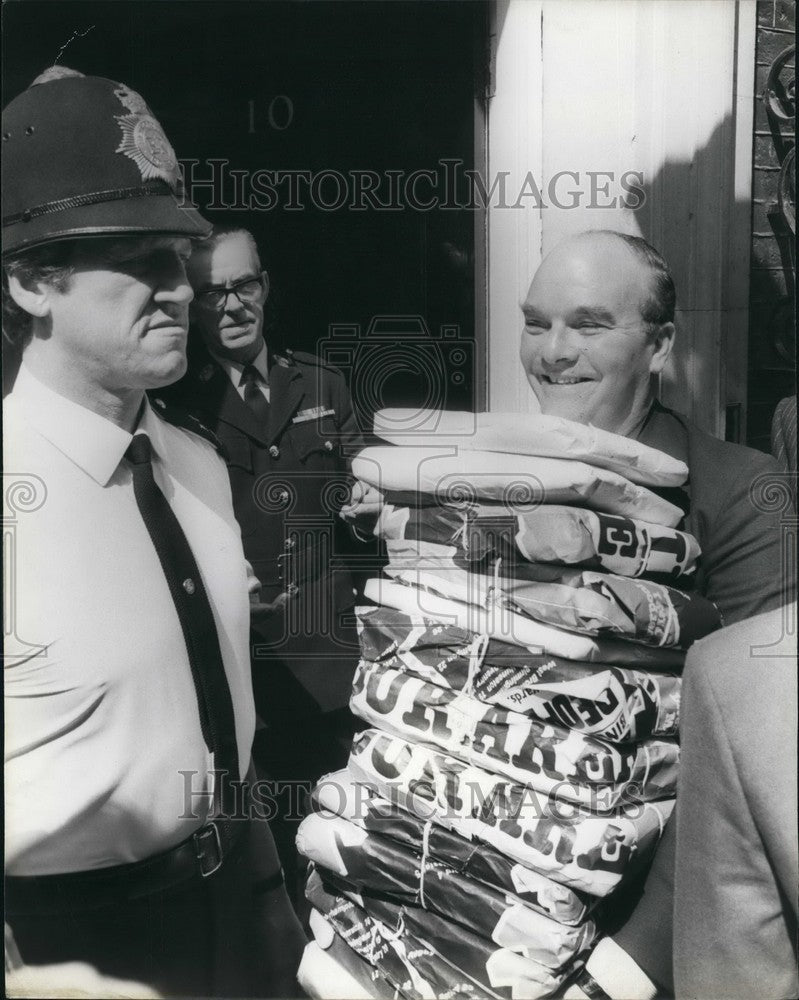 1981 Press Photo &#39;Peoples March For Jobs&#39; Petition - KSB55139 - Historic Images