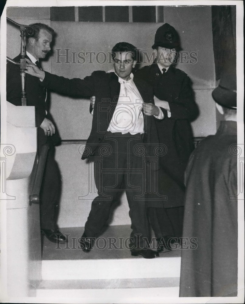 1958 Police frogmarched communist hecklers out - Historic Images